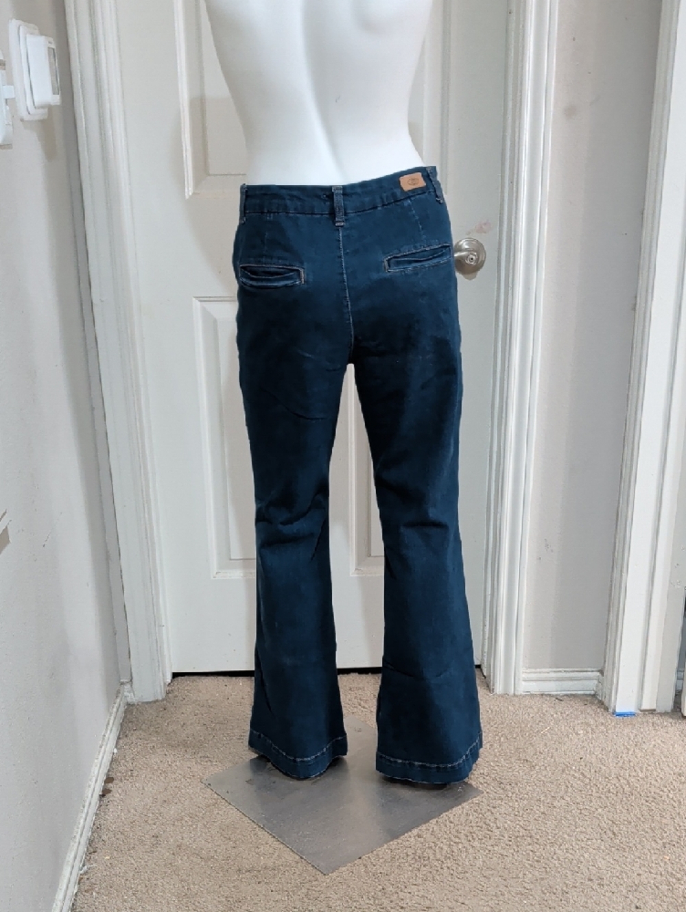 Sofia Jean by Sofia Vergara Stylish Dark Blue Flared Jeans Women's 8 - Picture 6 of 8